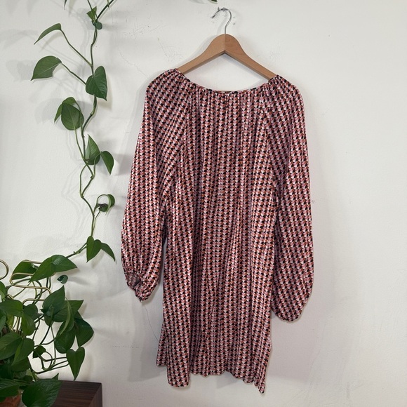 H&M Balloon-Sleeved Crêpe Mini Dress with a fun and colorful geometric pattern - Picture 2 of 8